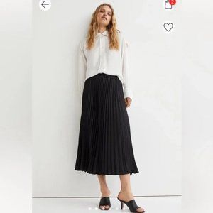 H&M Black Pleated Midi Skirt